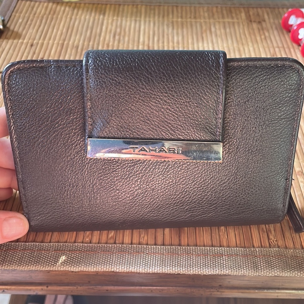 Tahari Wallet